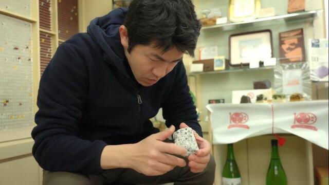 石の台座を見る.jpg